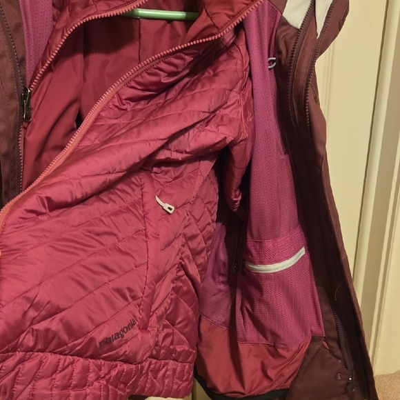 Patagonia Women's Wine and Pink Ski Jacket - Picture 6 of 13